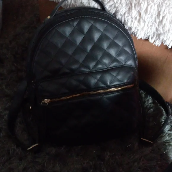 Liz Claiborne Quilted Black Backpack with Gold Zipper Liz Claiborne Raquel Womens Backpack, Color: Black Quilted  main image 3
